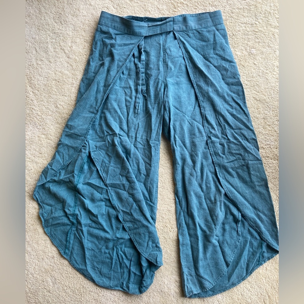 Flowy Patagonia Garden Island Hemp/Tencel Wrap-Front Capris in Teal